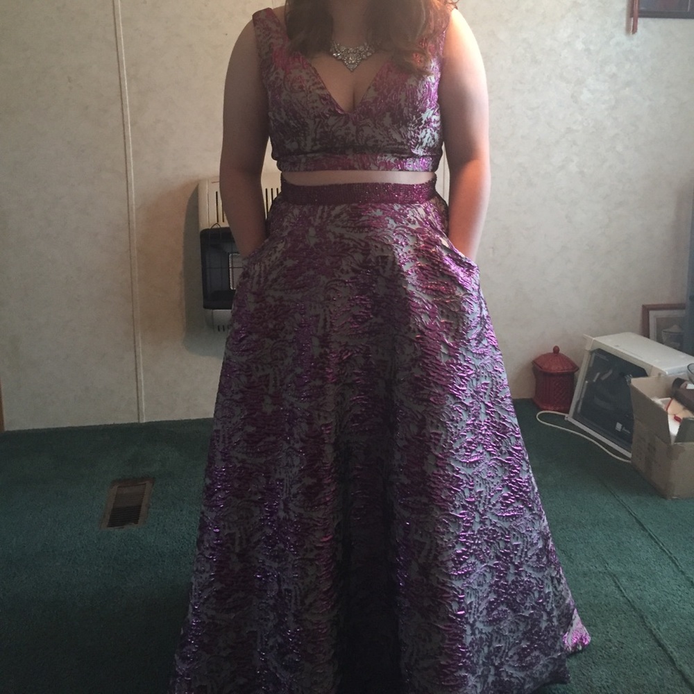 Elle prom dress. Fuchsia. HAS DEEP POCKETS